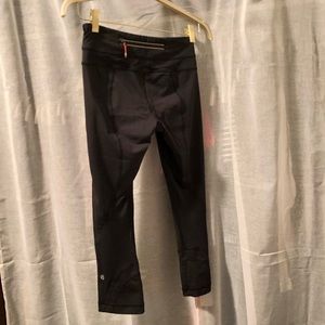 Black Lululemon crop leggings (size 6)